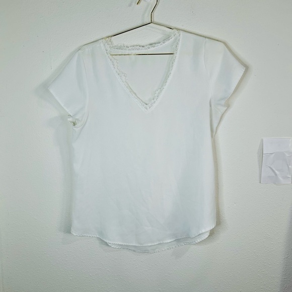 Tops - Unbranded White V-Neck Blouse with Lace Trim - Size Large Lightweight Top